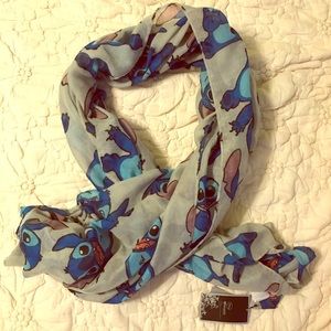HOT TOPIC Disney Stitch Scarf NWT